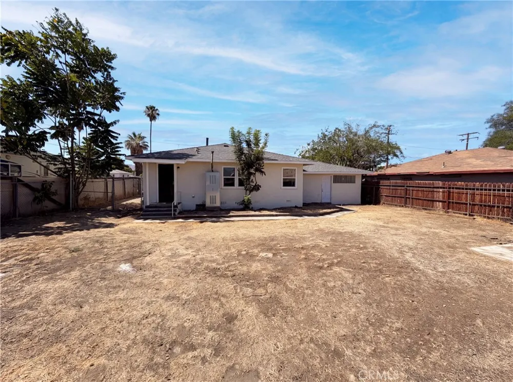 1374 El Nita Hemet, CA 92544