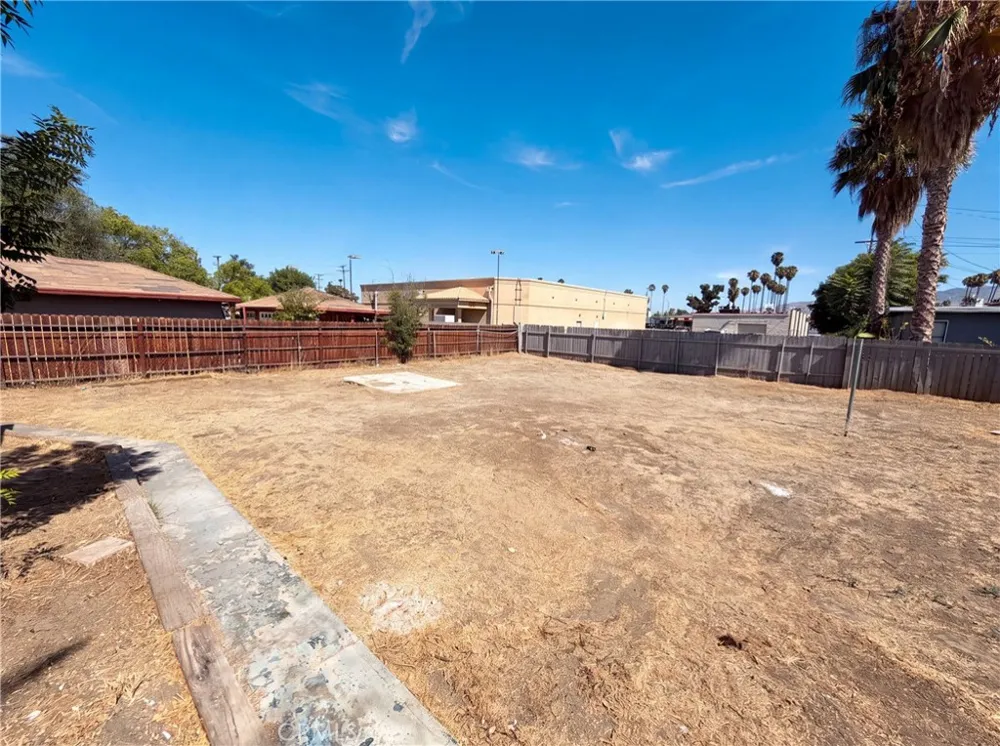 1374 El Nita Hemet, CA 92544