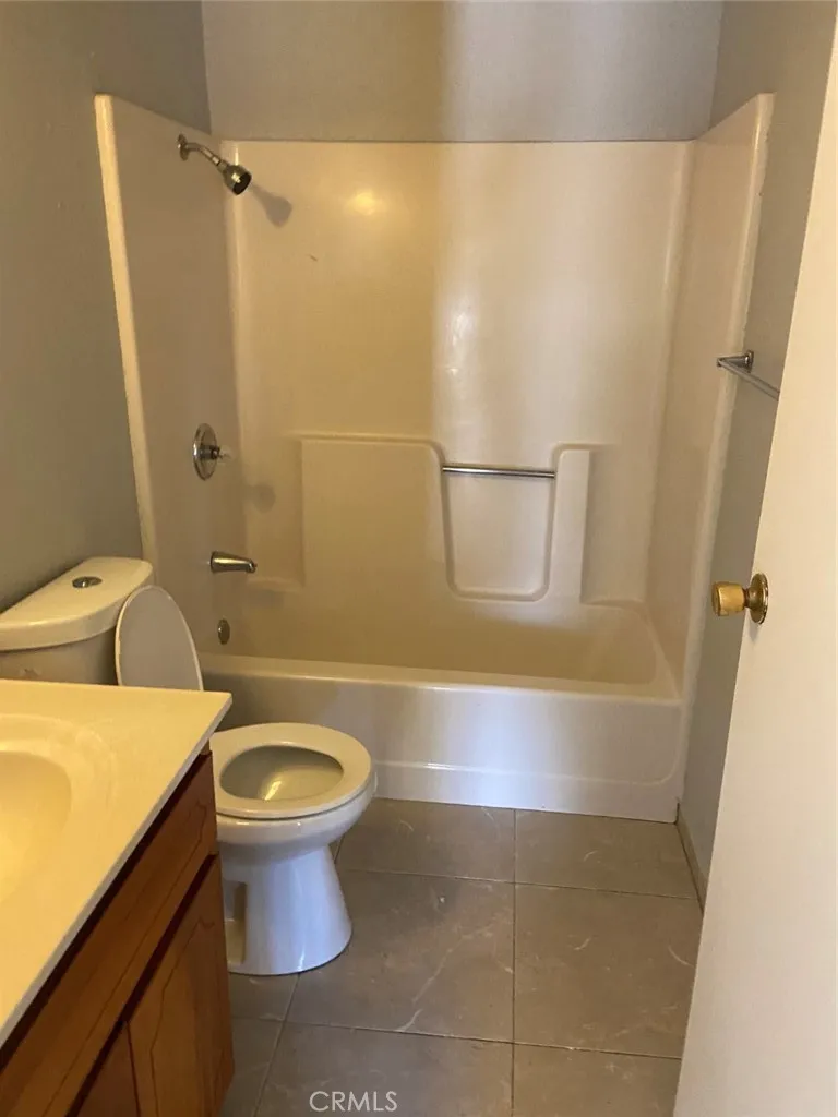 21061 Nisqually #A Apple Valley, CA 92308