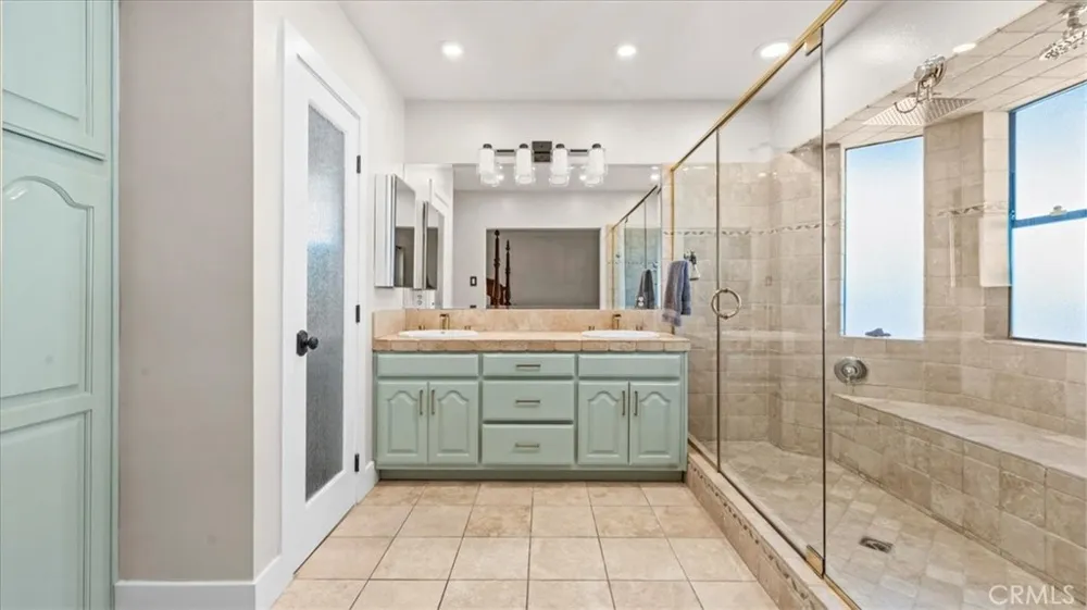 943 Orange Azusa, CA 91702