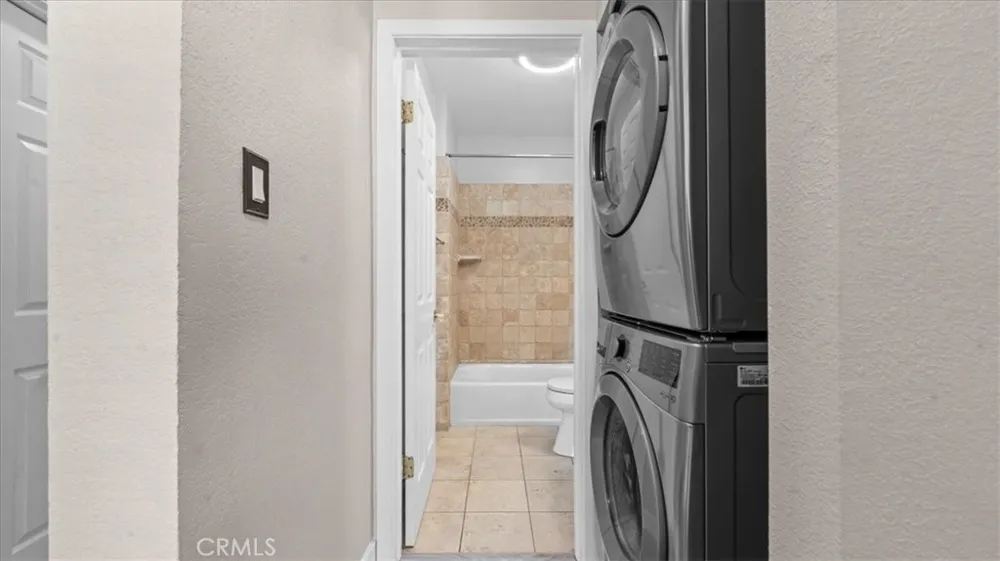 943 Orange Azusa, CA 91702