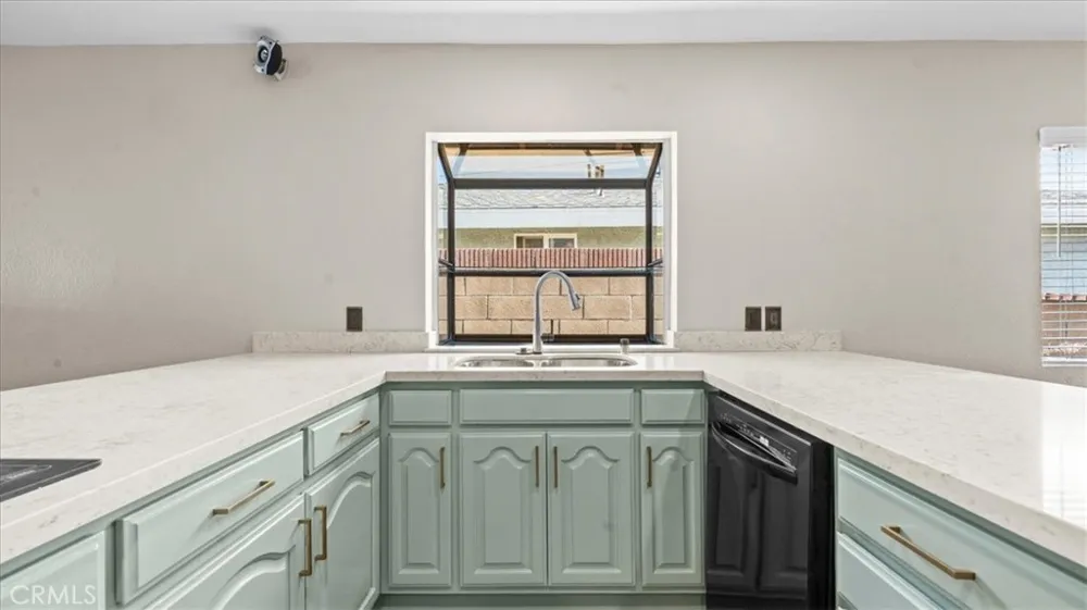 943 Orange Azusa, CA 91702