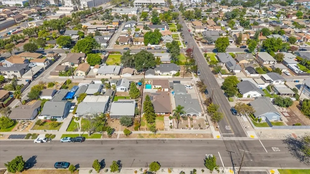 943 Orange Azusa, CA 91702