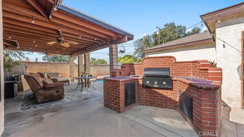 943 Orange Azusa, CA 91702
