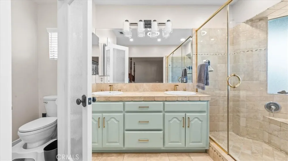 943 Orange Azusa, CA 91702