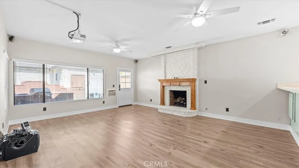 943 Orange Azusa, CA 91702