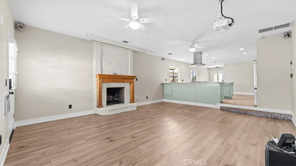 943 Orange Azusa, CA 91702