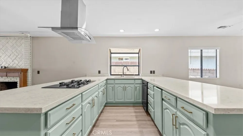 943 Orange Azusa, CA 91702