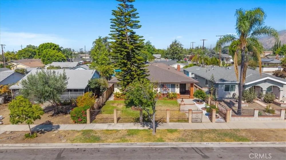 943 Orange Azusa, CA 91702