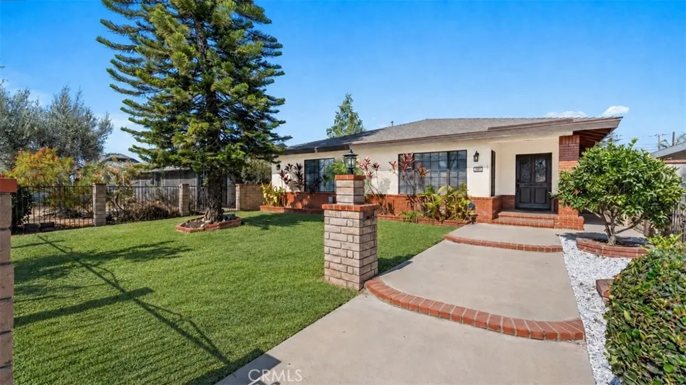 943 Orange Azusa, CA 91702