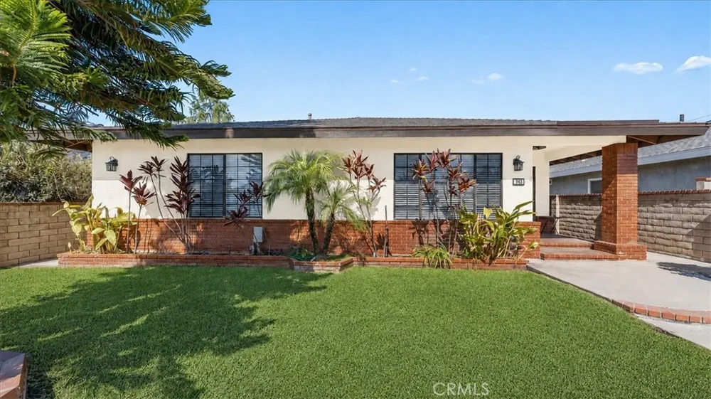 943 Orange Azusa, CA 91702