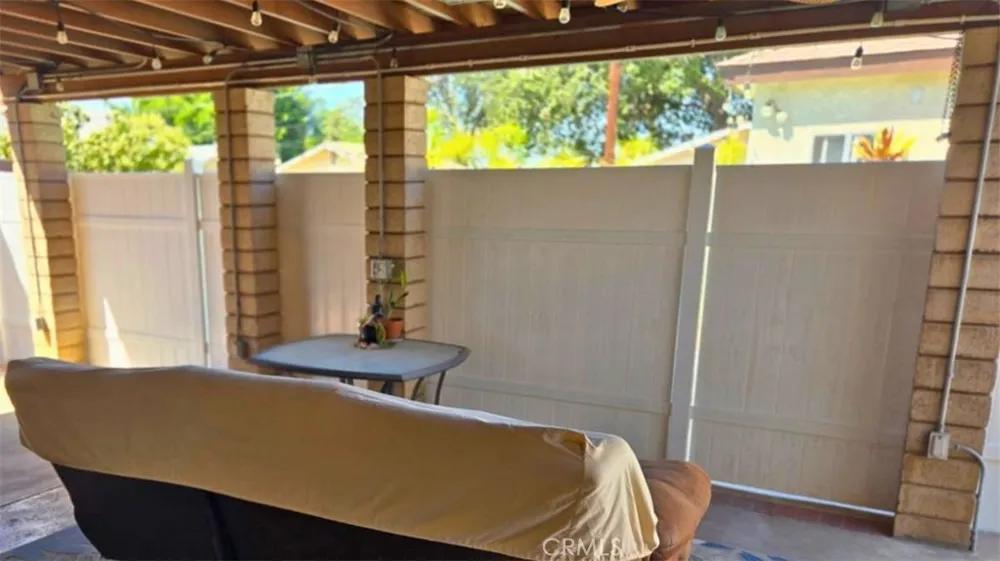 943 Orange Azusa, CA 91702