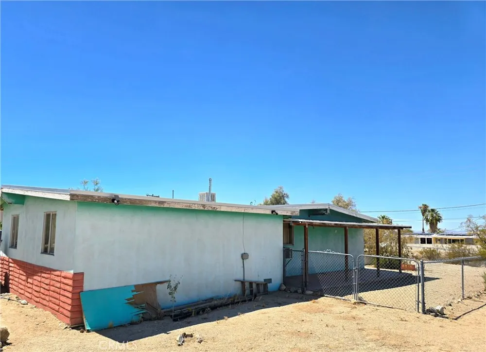 74458 Pinon 29 Palms, CA 92277