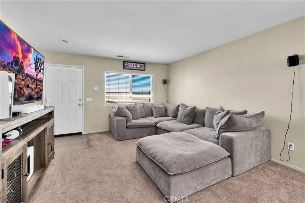 5251 Split Rock Avenue 29 Palms, CA 92277
