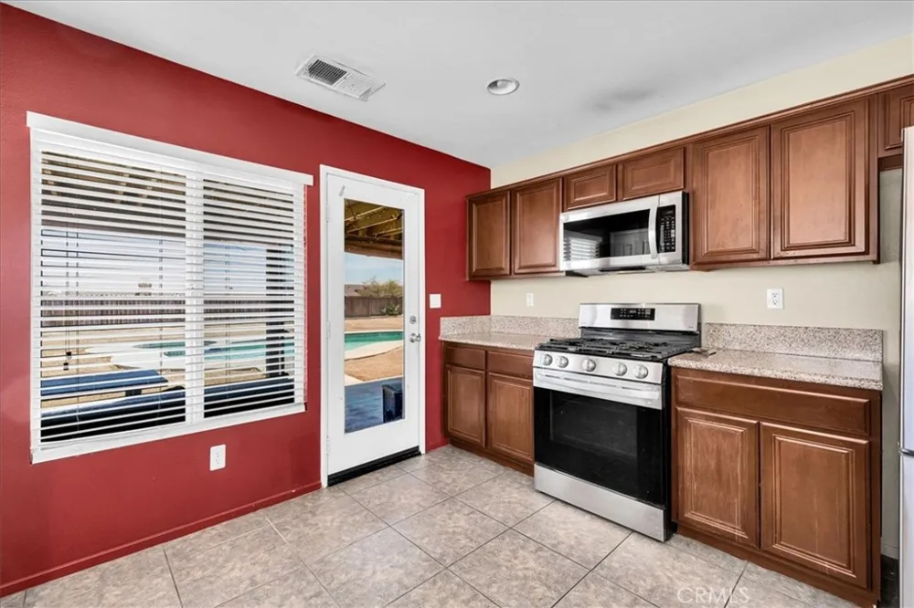 5251 Split Rock Avenue 29 Palms, CA 92277
