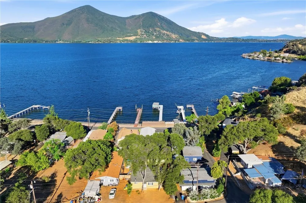 2705 Oakhurst Avenue Clearlake, CA 95422