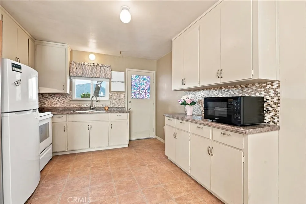 2705 Oakhurst Avenue Clearlake, CA 95422
