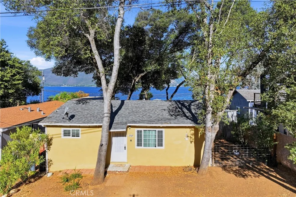 2705 Oakhurst Avenue Clearlake, CA 95422