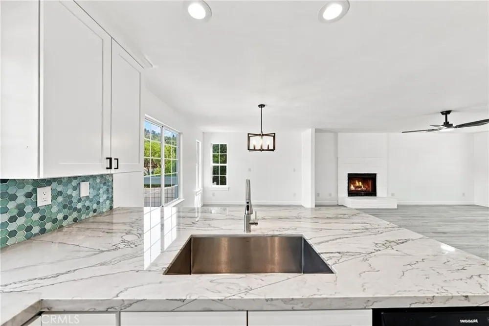 18027 Shore Hidden Valley Lake, CA 95467