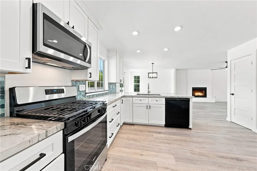 18027 Shore Hidden Valley Lake, CA 95467