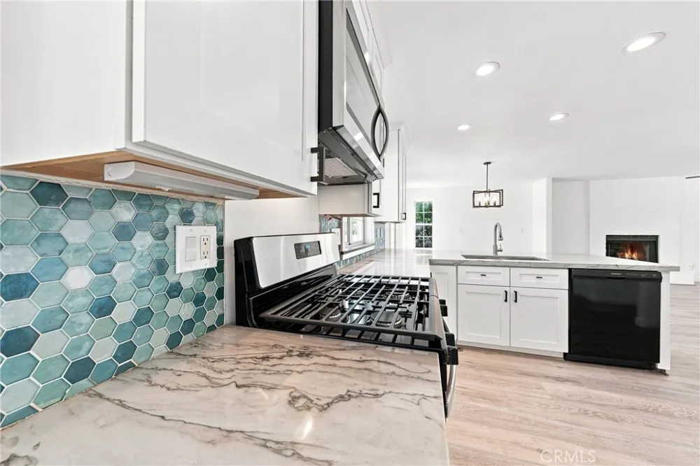 18027 Shore Hidden Valley Lake, CA 95467