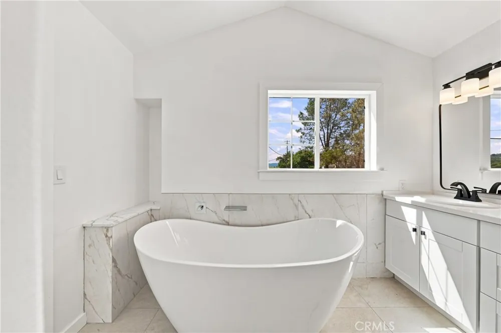18027 Shore Hidden Valley Lake, CA 95467