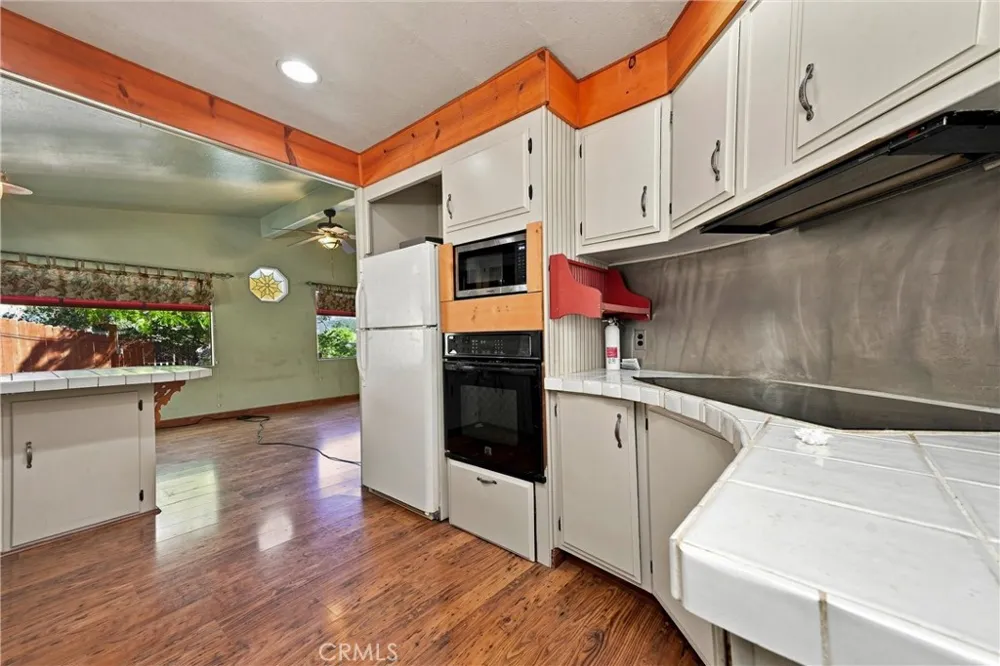 3725 Spring Valley Clearlake Oaks, CA 95423
