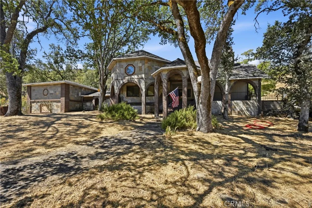 3725 Spring Valley Clearlake Oaks, CA 95423