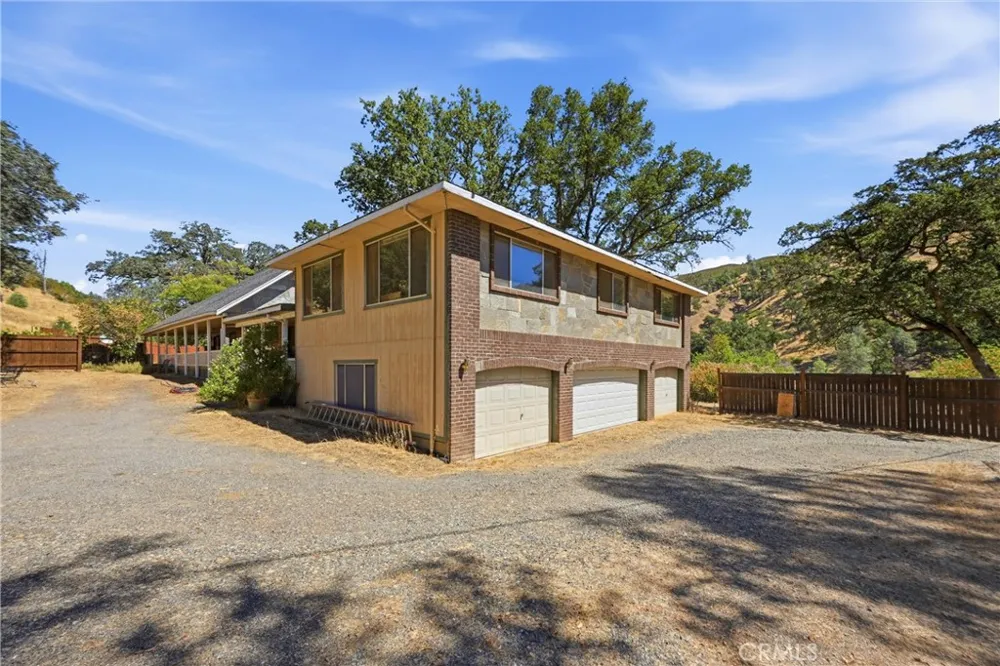 3725 Spring Valley Clearlake Oaks, CA 95423