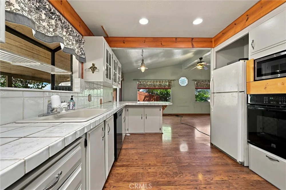 3725 Spring Valley Clearlake Oaks, CA 95423