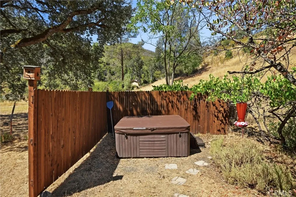 3725 Spring Valley Clearlake Oaks, CA 95423