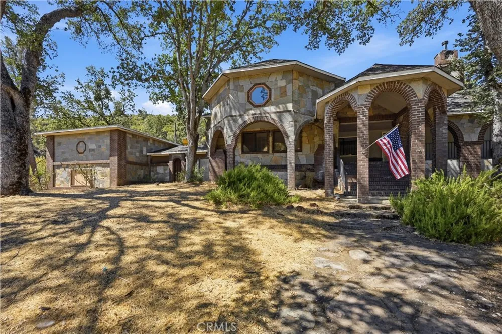 3725 Spring Valley Clearlake Oaks, CA 95423