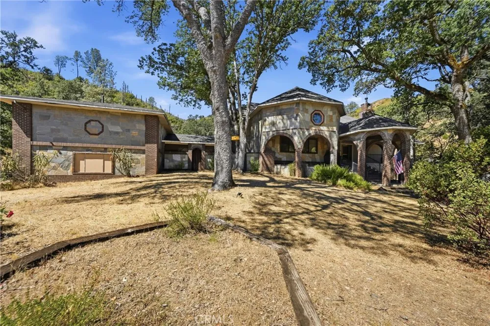 3725 Spring Valley Clearlake Oaks, CA 95423