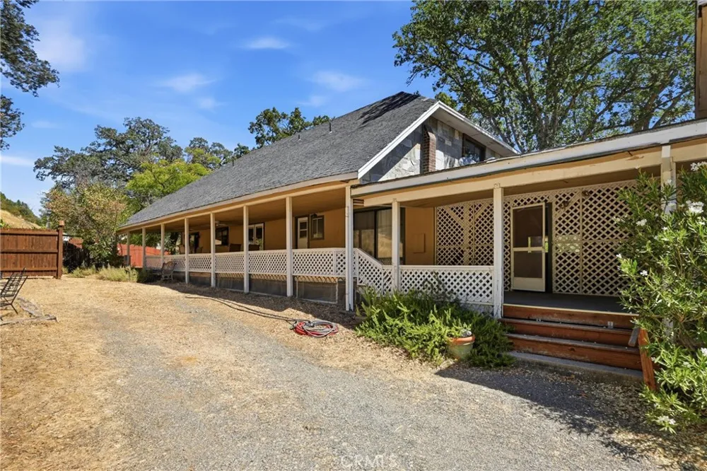 3725 Spring Valley Clearlake Oaks, CA 95423