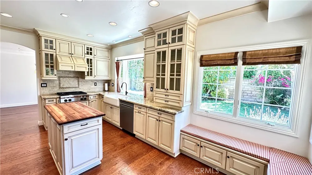 5514 E Crater Lake Orange, CA 92867
