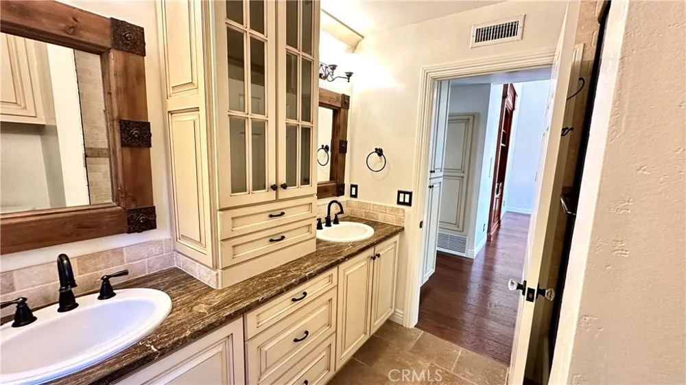5514 E Crater Lake Orange, CA 92867
