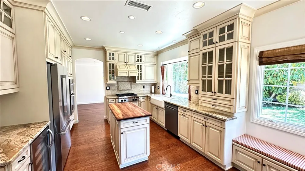 5514 E Crater Lake Orange, CA 92867