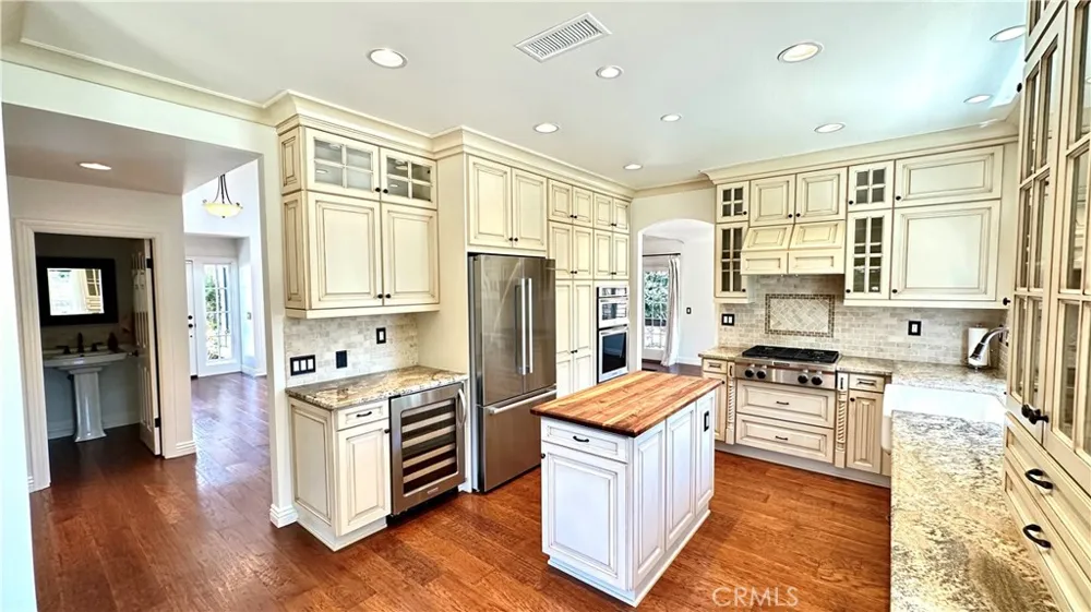 5514 E Crater Lake Orange, CA 92867
