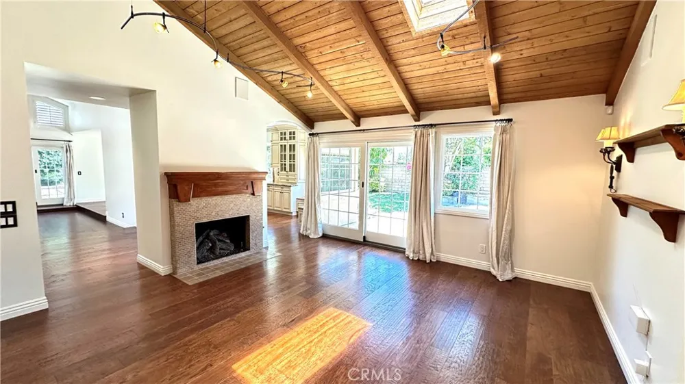 5514 E Crater Lake Orange, CA 92867