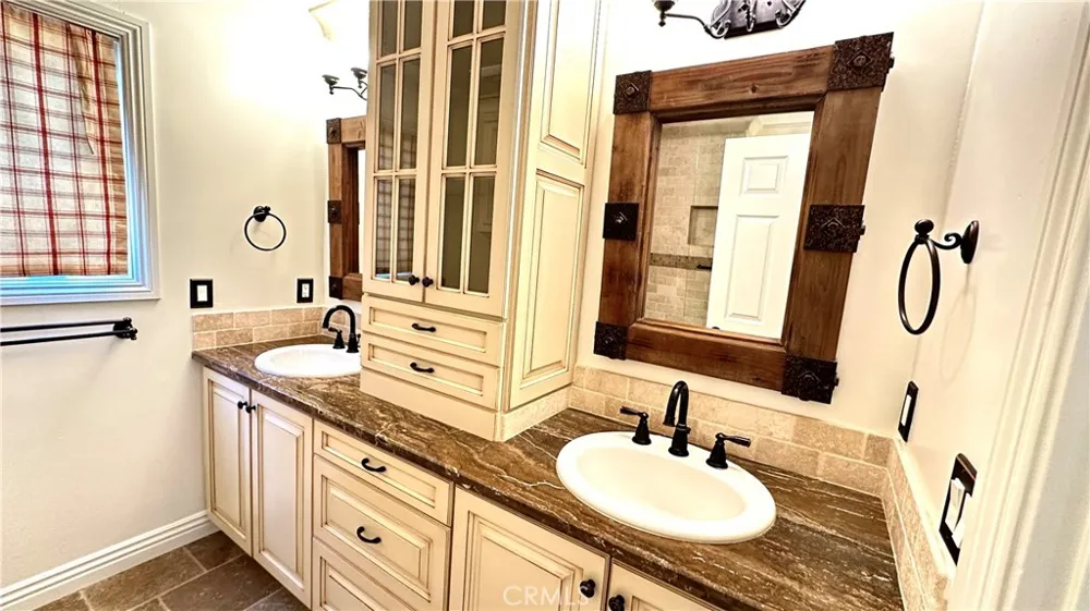 5514 E Crater Lake Orange, CA 92867