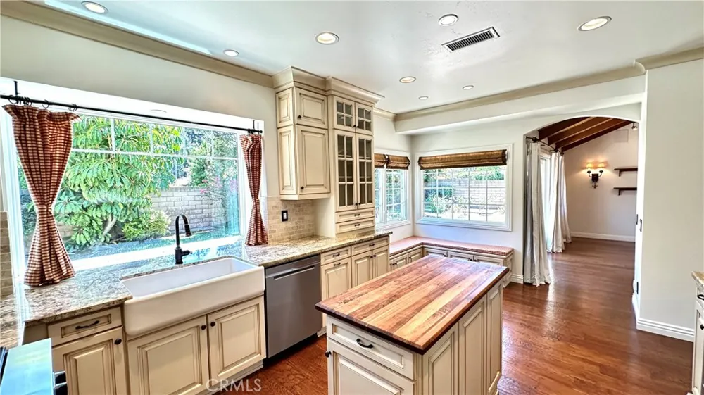 5514 E Crater Lake Orange, CA 92867