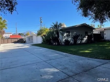 325 La Paloma Street