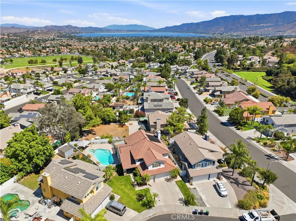 29108 Tradewinds Lake Elsinore, CA 92530