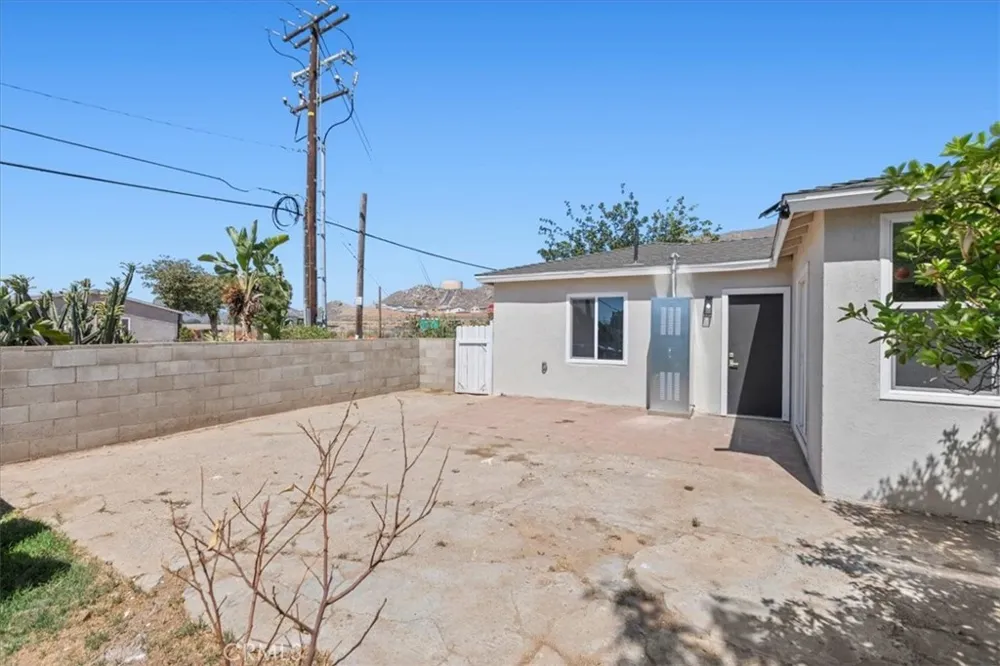 2990 Avalon Jurupa Valley, CA 92509