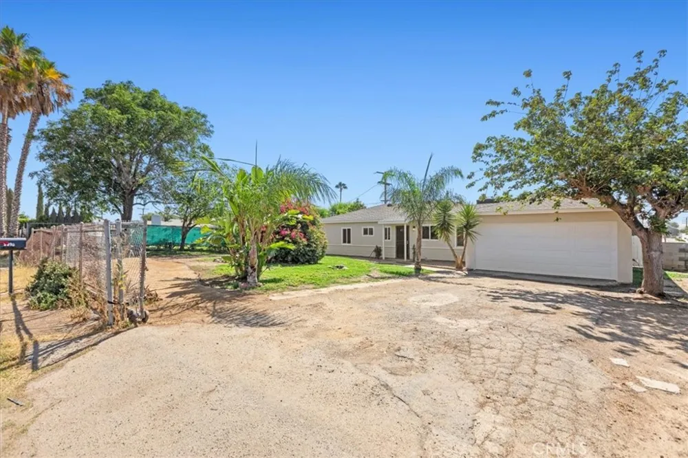2990 Avalon Jurupa Valley, CA 92509