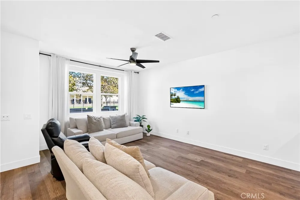 15923 Main Chino, CA 91708