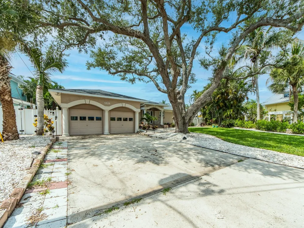 1826 VENETIAN POINT DRIVE Clearwater, FL 33755