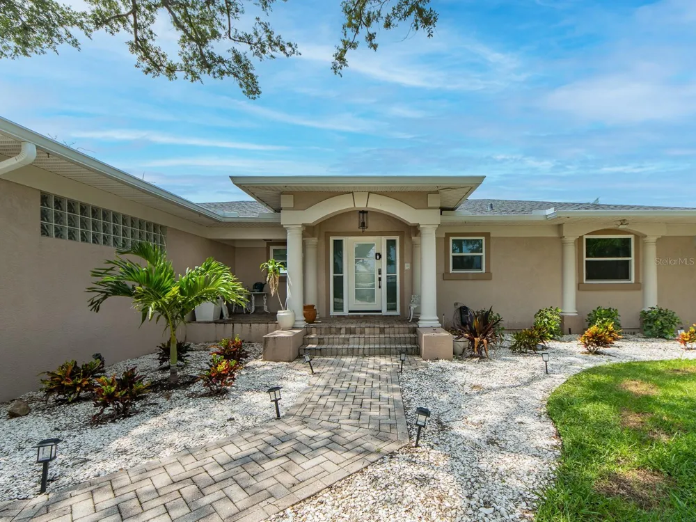 1826 VENETIAN POINT DRIVE Clearwater, FL 33755
