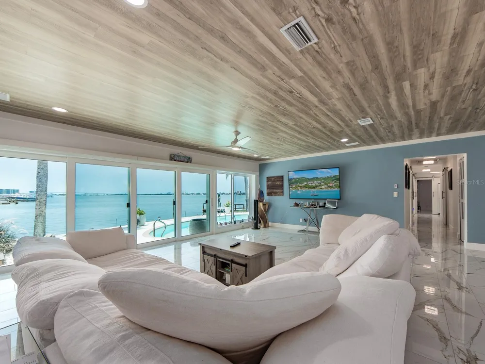 1826 VENETIAN POINT DRIVE Clearwater, FL 33755