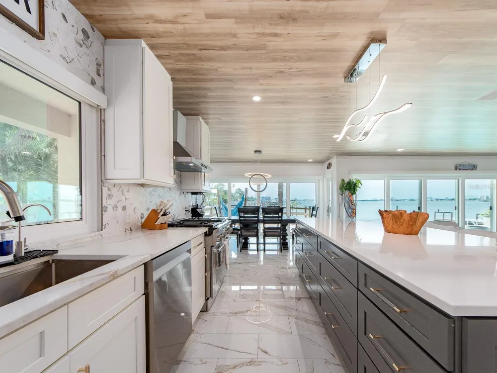 1826 VENETIAN POINT DRIVE Clearwater, FL 33755